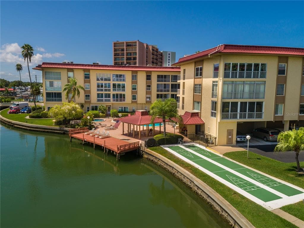 121 ISLAND WAY UNIT 334 CLEARWATER BEACH, FL 33767