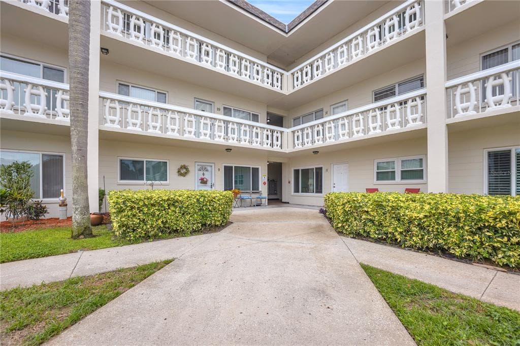 2451 CANADIAN WAY UNIT 29 CLEARWATER, FL 33763