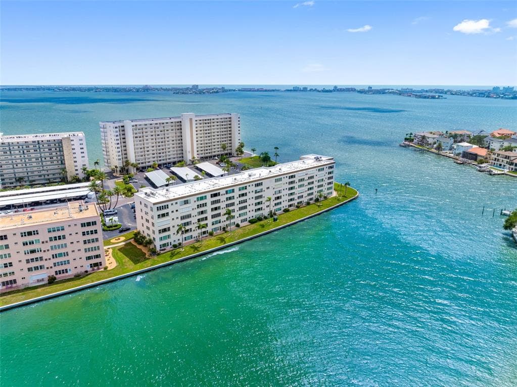 6075 SHORE BOULEVARD S UNIT 315 GULFPORT, FL 33707
