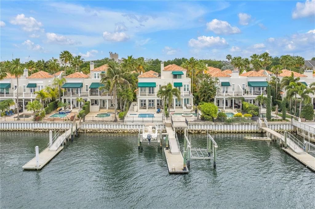 1133 ABBEYS WAY TAMPA, FL 33602