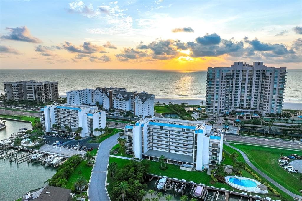 1581 GULF BOULEVARD UNIT 203N CLEARWATER BEACH, FL 33767