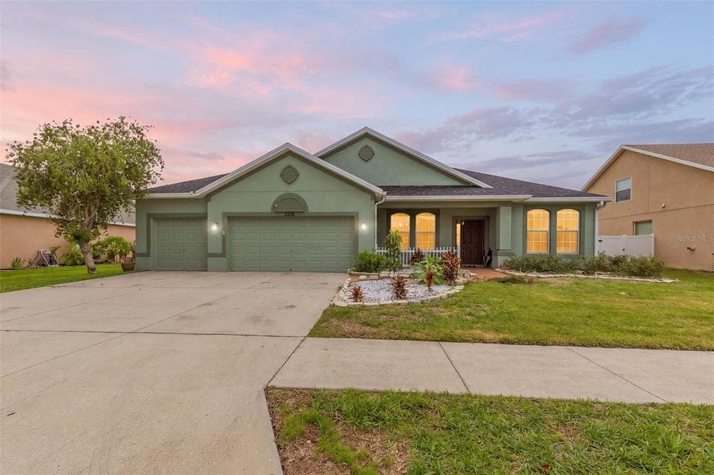 2206 VIA CORTONA STREET
