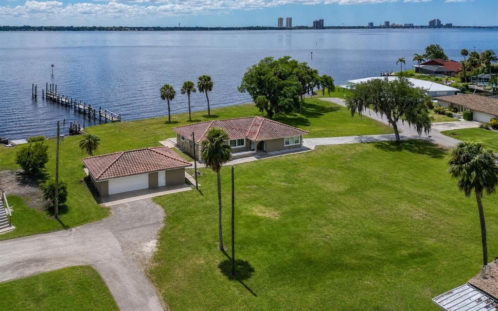 1808 STEVENSON ROAD NORTH FORT MYERS, FL 33917