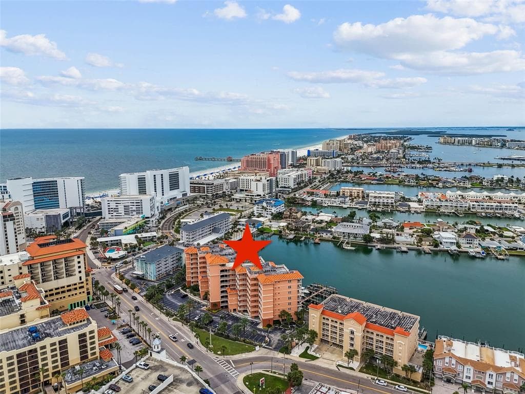 530 S GULFVIEW BOULEVARD UNIT 304 CLEARWATER BEACH, FL 33767