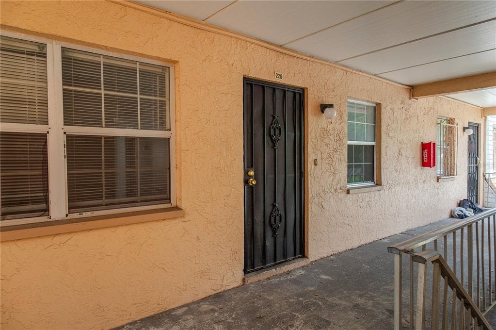 4718 JOSEPH COURT UNIT 220 TAMPA, FL 33614
