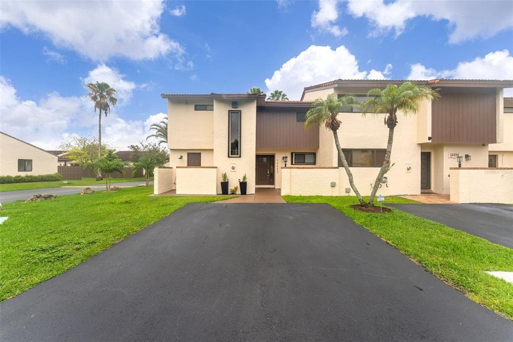 14932 SW 89TH ST MIAMI, FL 33196