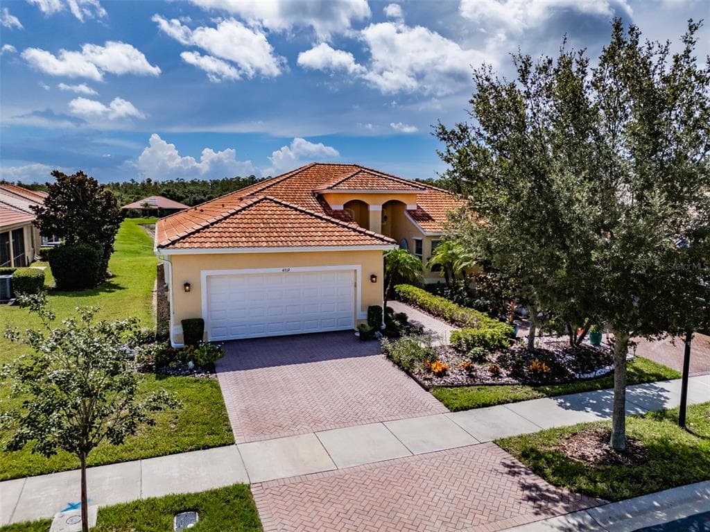 4919 MARBLE SPRINGS CIRCLE WIMAUMA, FL 33598