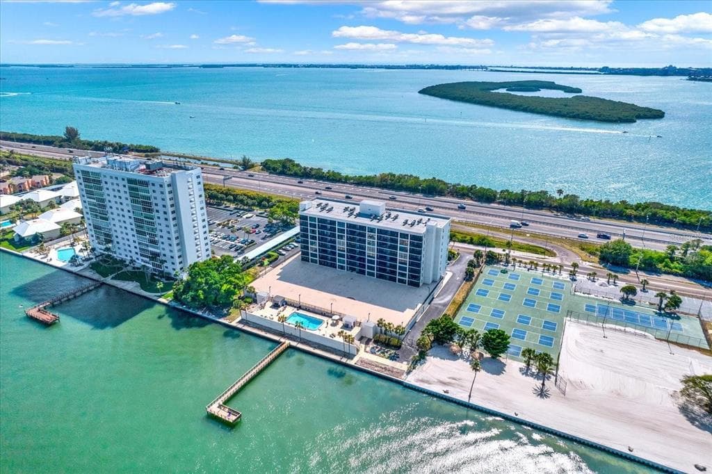7100 SUNSHINE SKYWAY LANE S UNIT 604 ST PETERSBURG, FL 33711