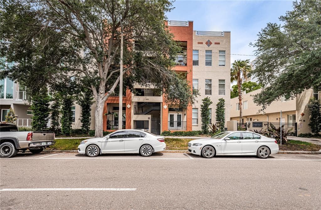535 4TH AVENUE S UNIT 4