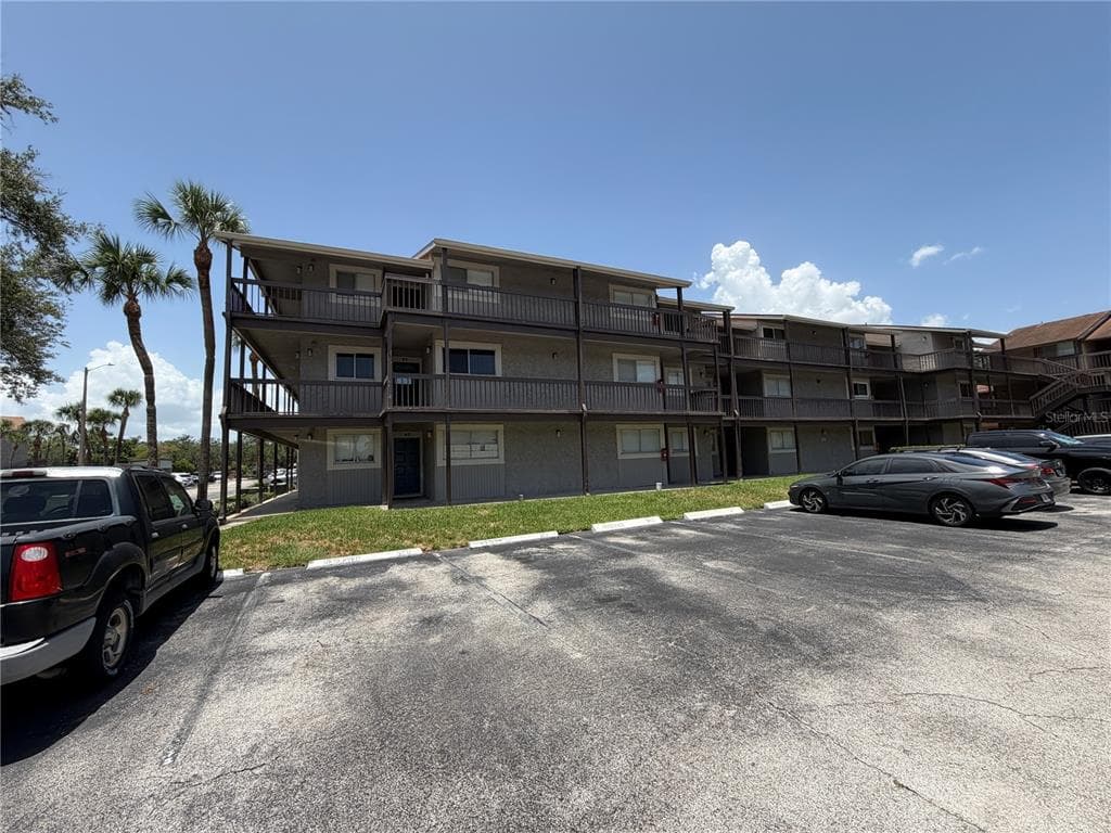 6308 NEWTOWN CIRCLE UNIT 8B1 TAMPA, FL 33615