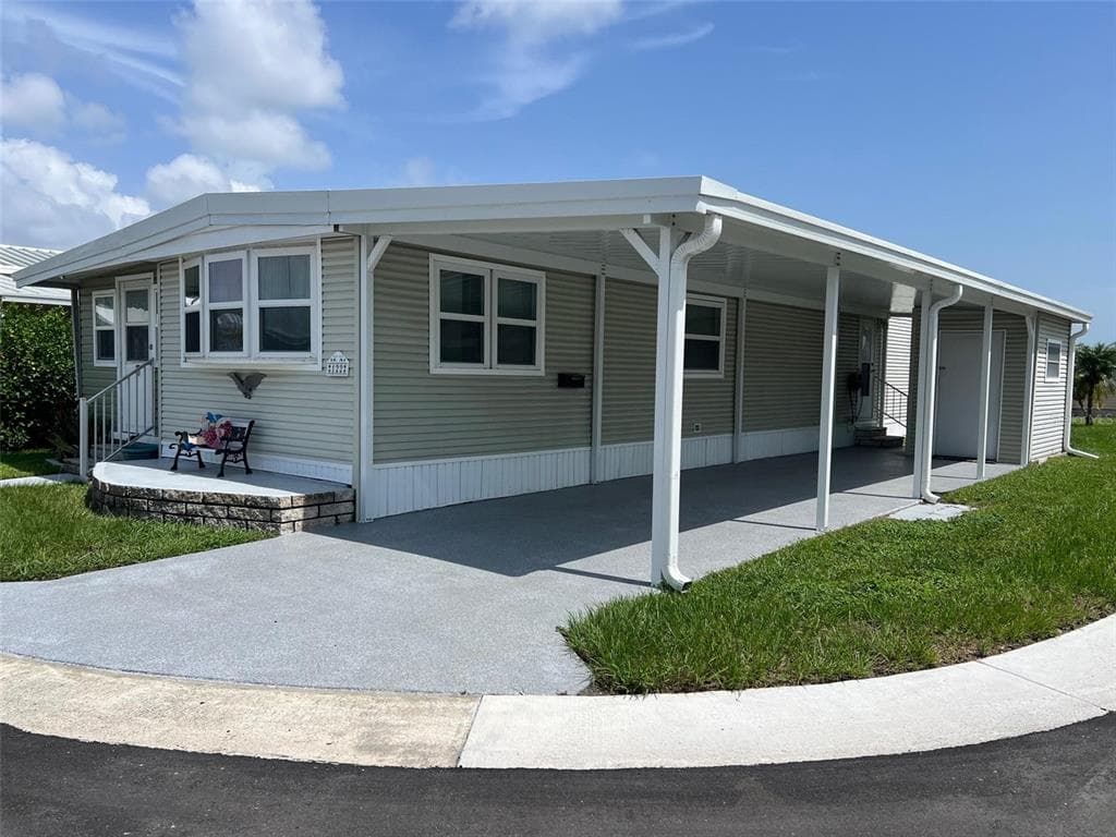 11300 124TH AVENUE UNIT 122 LARGO, FL 33778
