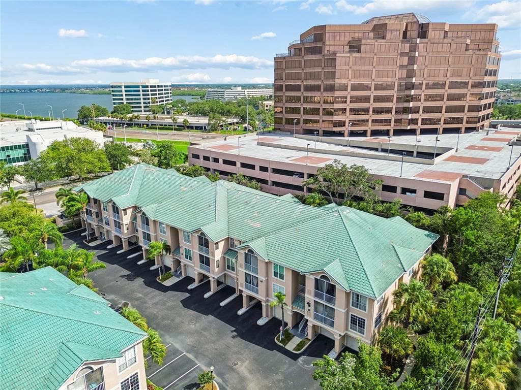 5211 BAY CLUB CIRCLE