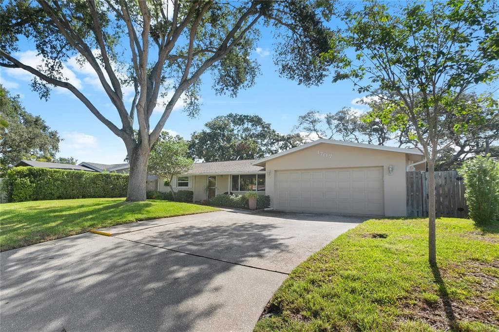 1707 RIDGEWAY DRIVE