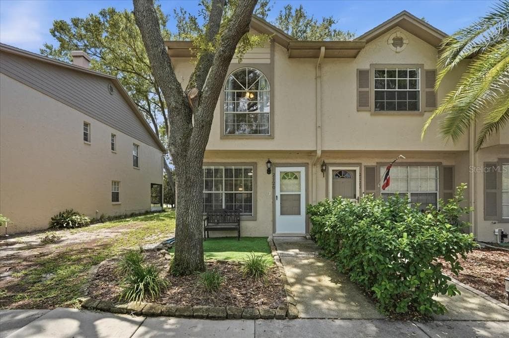 2120 FLETCHERS POINT CIRCLE TAMPA, FL 33613