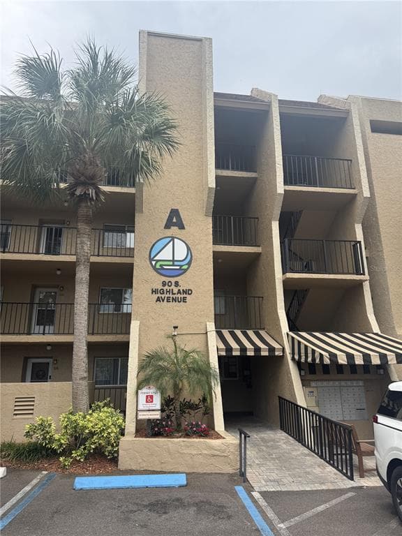 90 S HIGHLAND AVENUE UNIT 202 TARPON SPRINGS, FL 34689
