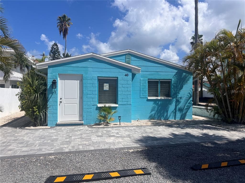 40 82ND AVENUE Unit 3 ST PETERSBURG, FL 33706