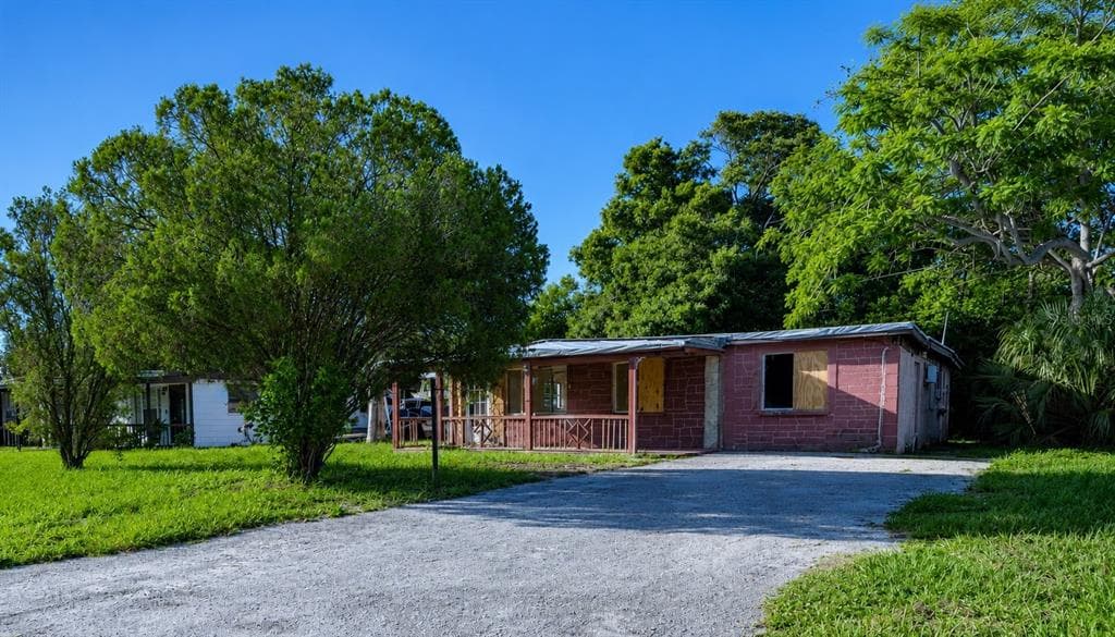 8528 N 92ND TERRACE SEMINOLE, FL 33777
