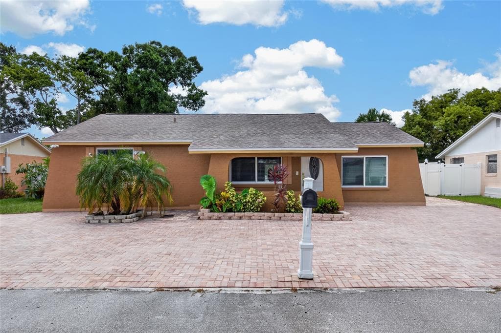 6711 GLEN FOREST COURT TAMPA, FL 33615