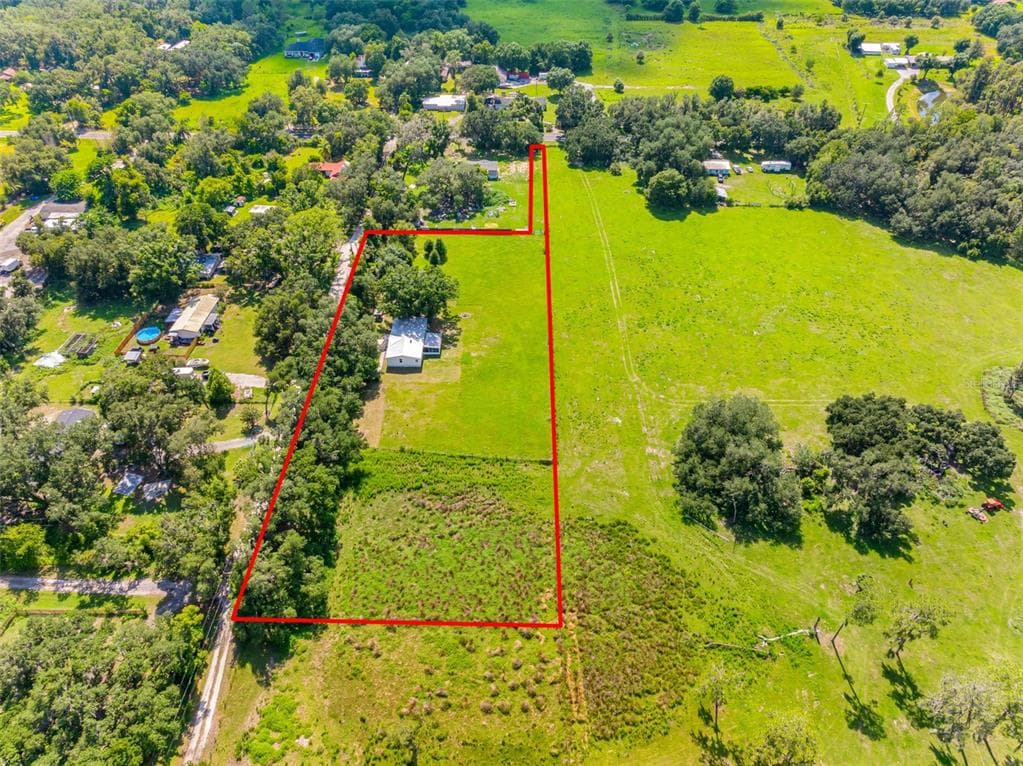 2806 LAWRENCE ROAD PLANT CITY, FL 33565