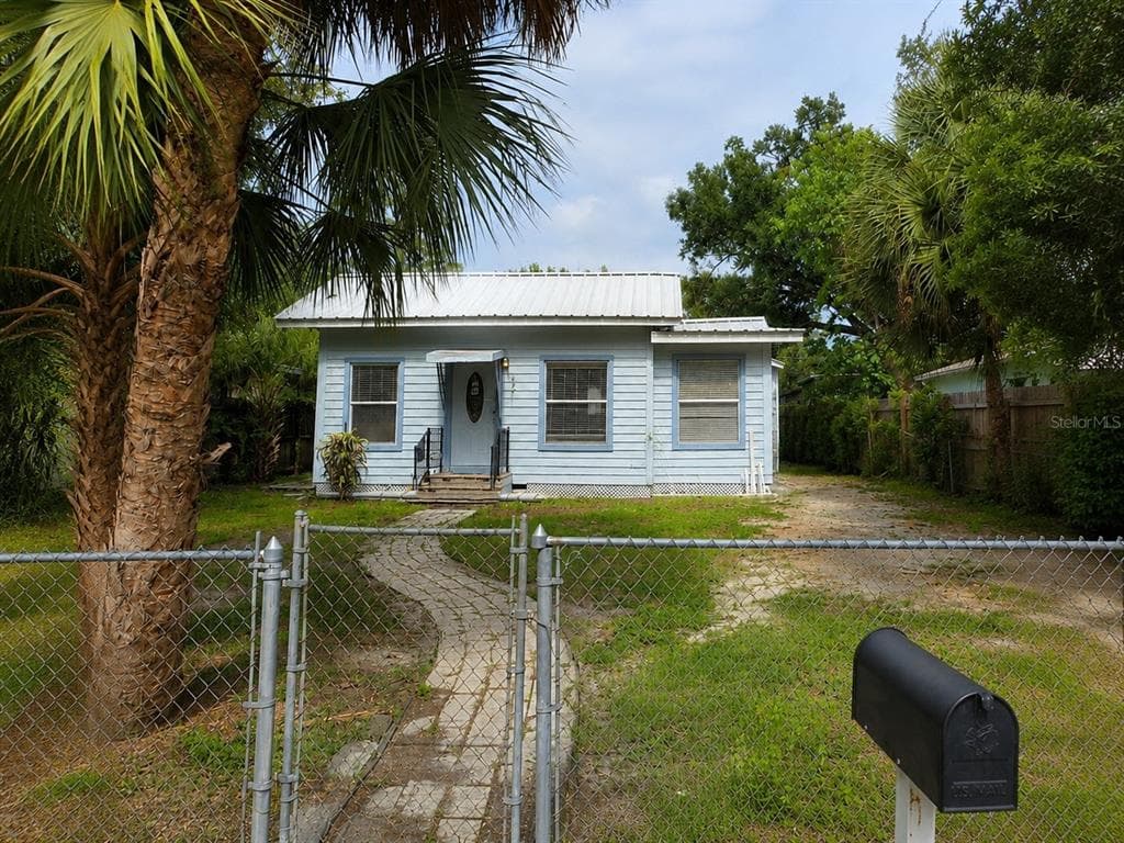 8211 N 10TH STREET TAMPA, FL 33604