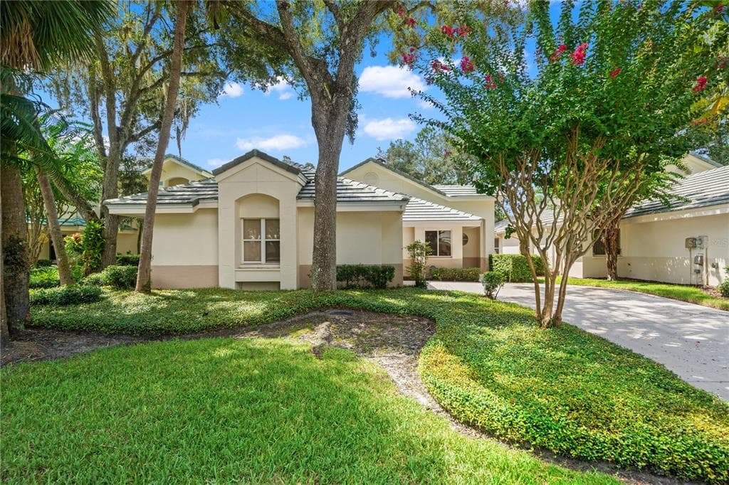 6005 FAIRWAY PALMS COURT