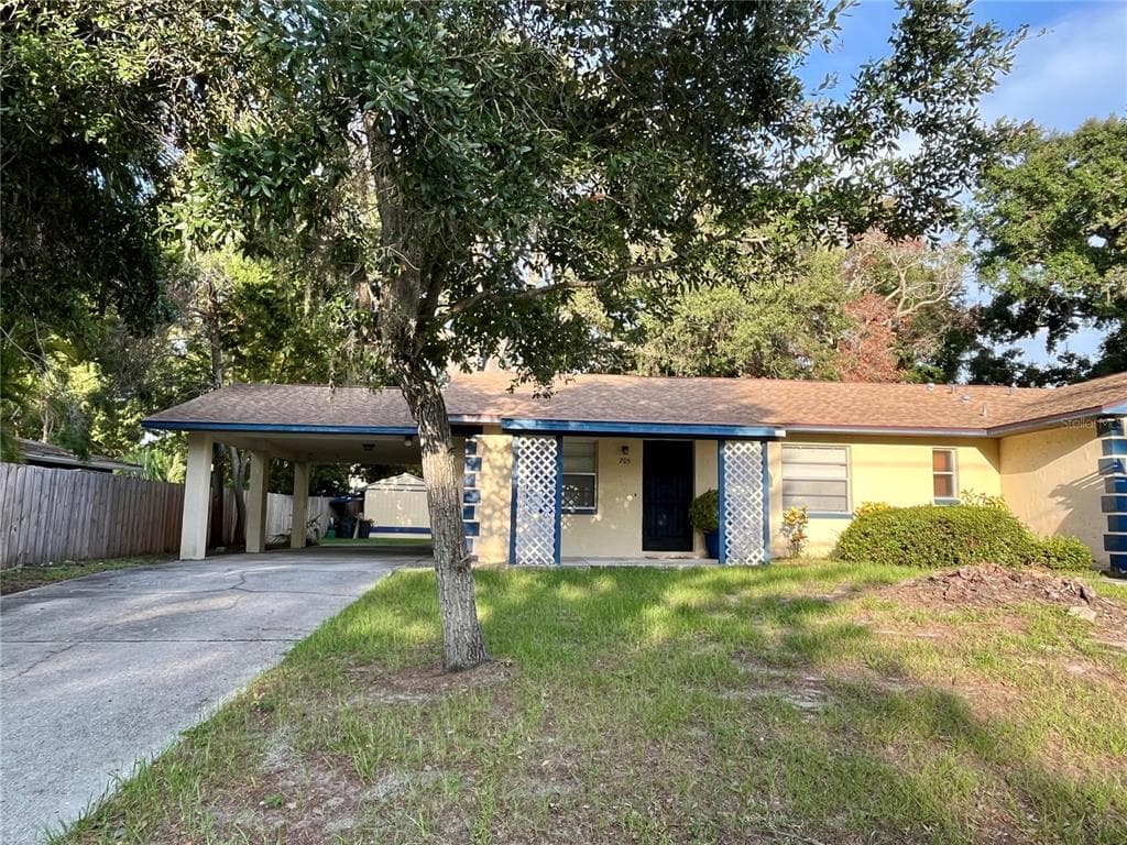705 BAYOU AVENUE TARPON SPRINGS, FL 34689