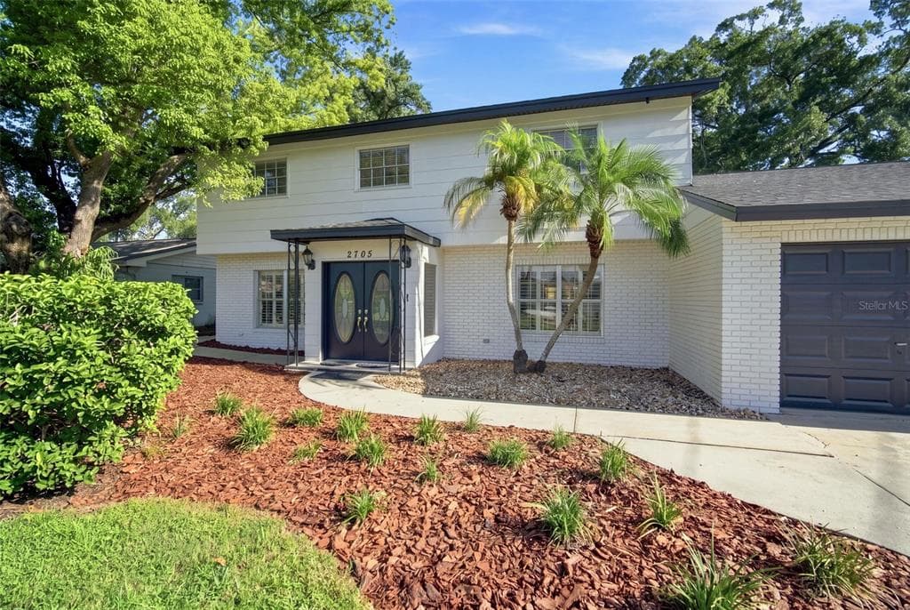 2705 SILVER LAKE AVENUE TAMPA, FL 33614