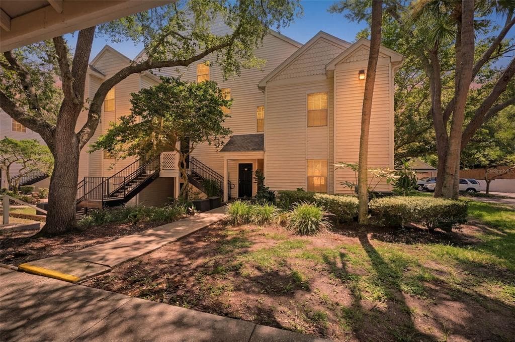 3274 HAVILAND COURT UNIT 201 PALM HARBOR, FL 34684