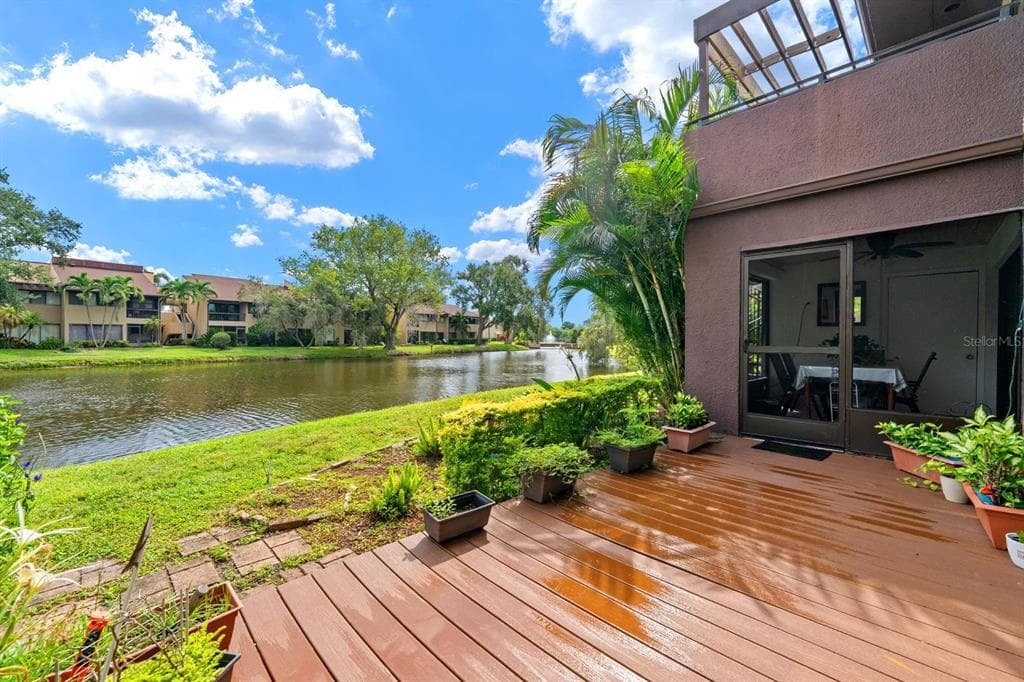 875 S VILLAGE DRIVE N UNIT 101 ST PETERSBURG, FL 33716