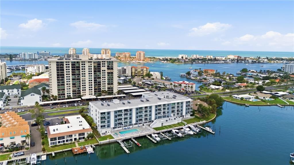 415 ISLAND WAY UNIT 204
