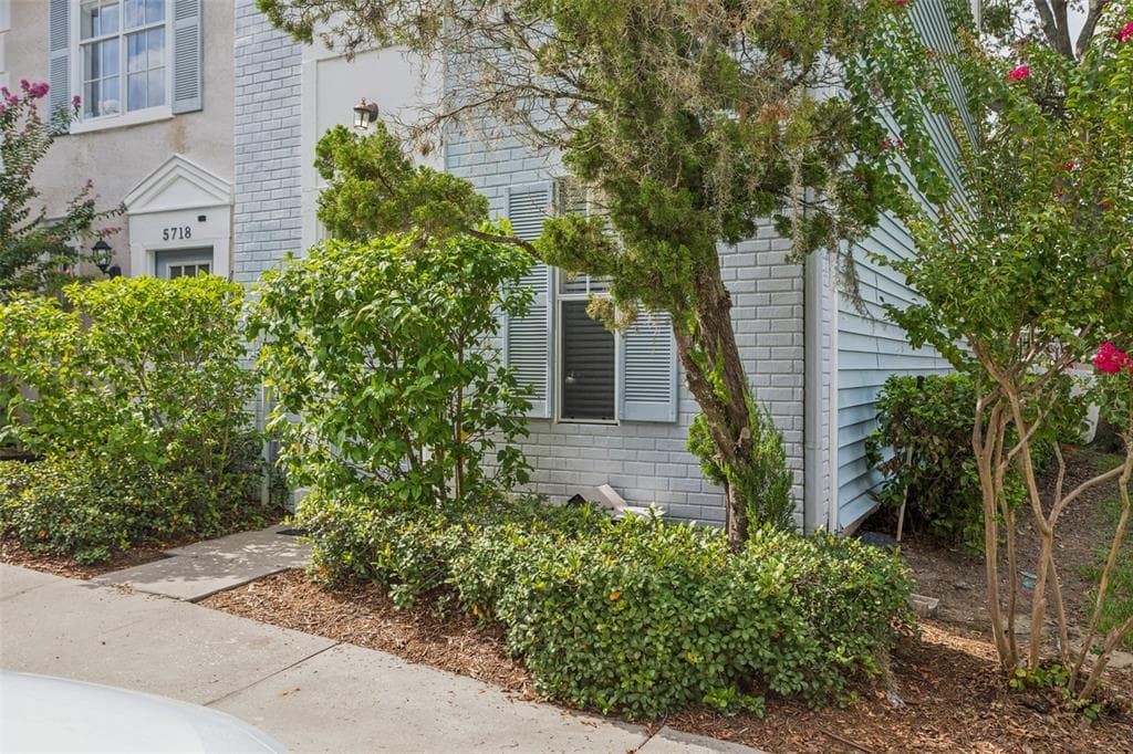 5720 DALDEN DRIVE UNIT 5720 TAMPA, FL 33617