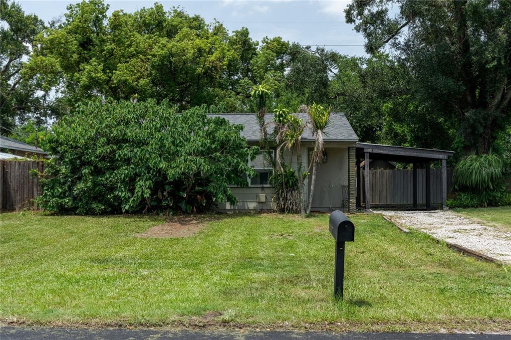 304 E HYDRANGIA STREET TAMPA, FL 33612