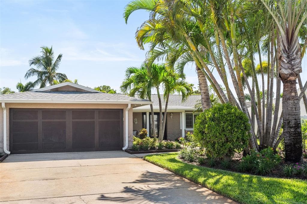 251 N JULIA CIRCLE ST PETE BEACH, FL 33706