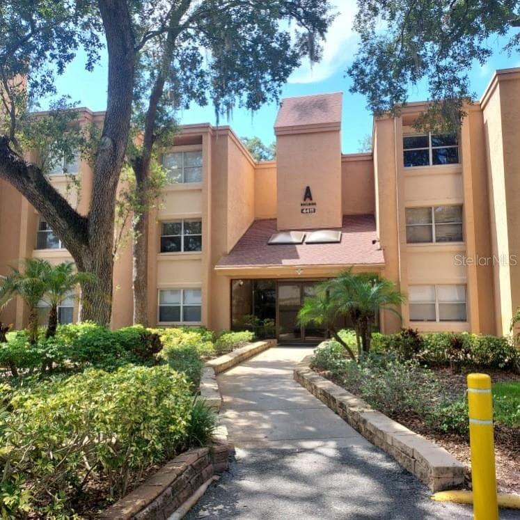 4411 SHADY TERRACE LANE UNIT 209 TAMPA, FL 33613
