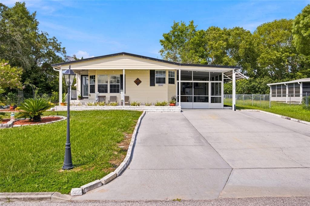 9242 DENMARSH DRIVE BROOKSVILLE, FL 34613