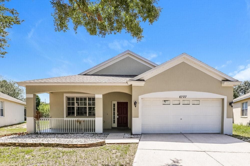 6707 CAMBRIDGE PARK DRIVE APOLLO BEACH, FL 33572
