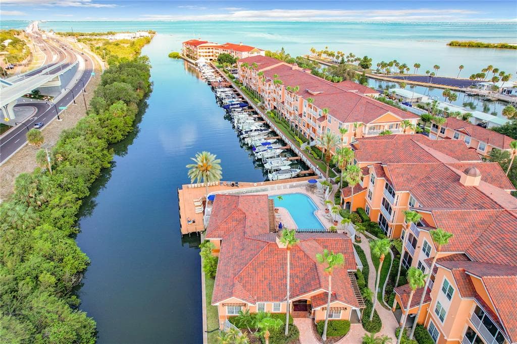 5000 CULBREATH KEY WAY UNIT 4-306 TAMPA, FL 33611