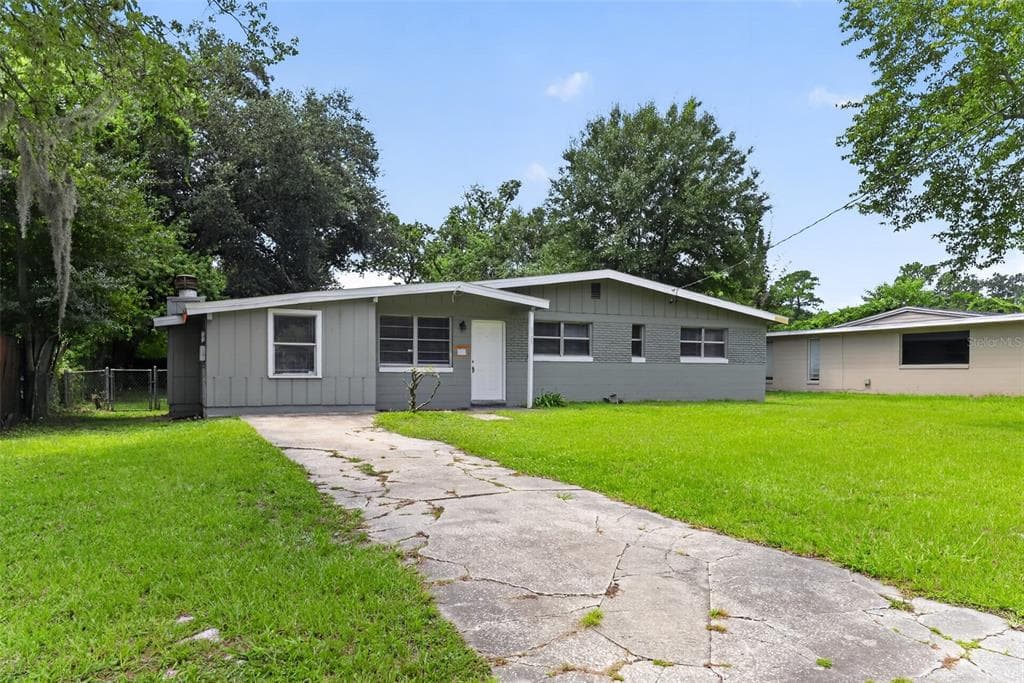 6728 PETER RABBIT DRIVE N JACKSONVILLE, FL 32210