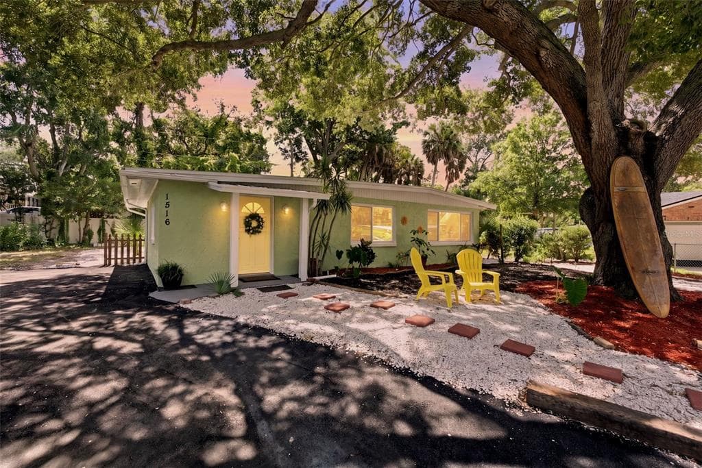 1516 ADELE PLACE LARGO, FL 33770