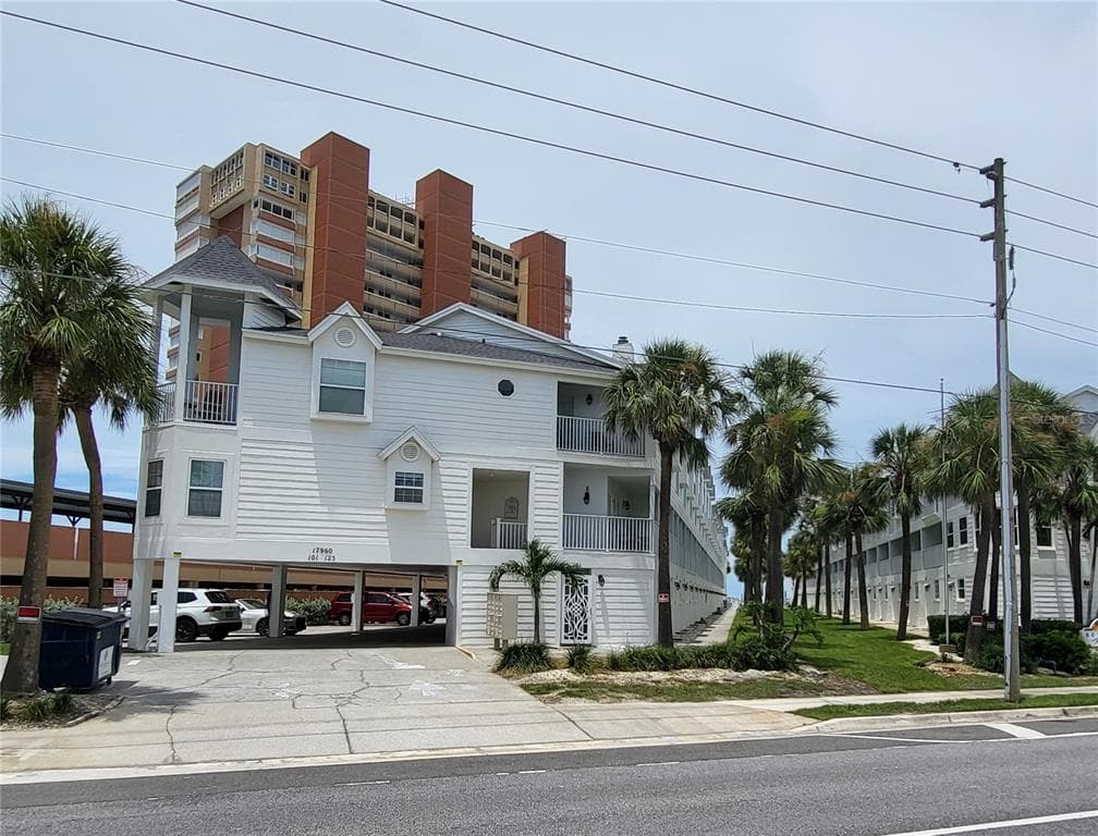 17960 GULF BOULEVARD UNIT 101 REDINGTON SHORES, FL 33708