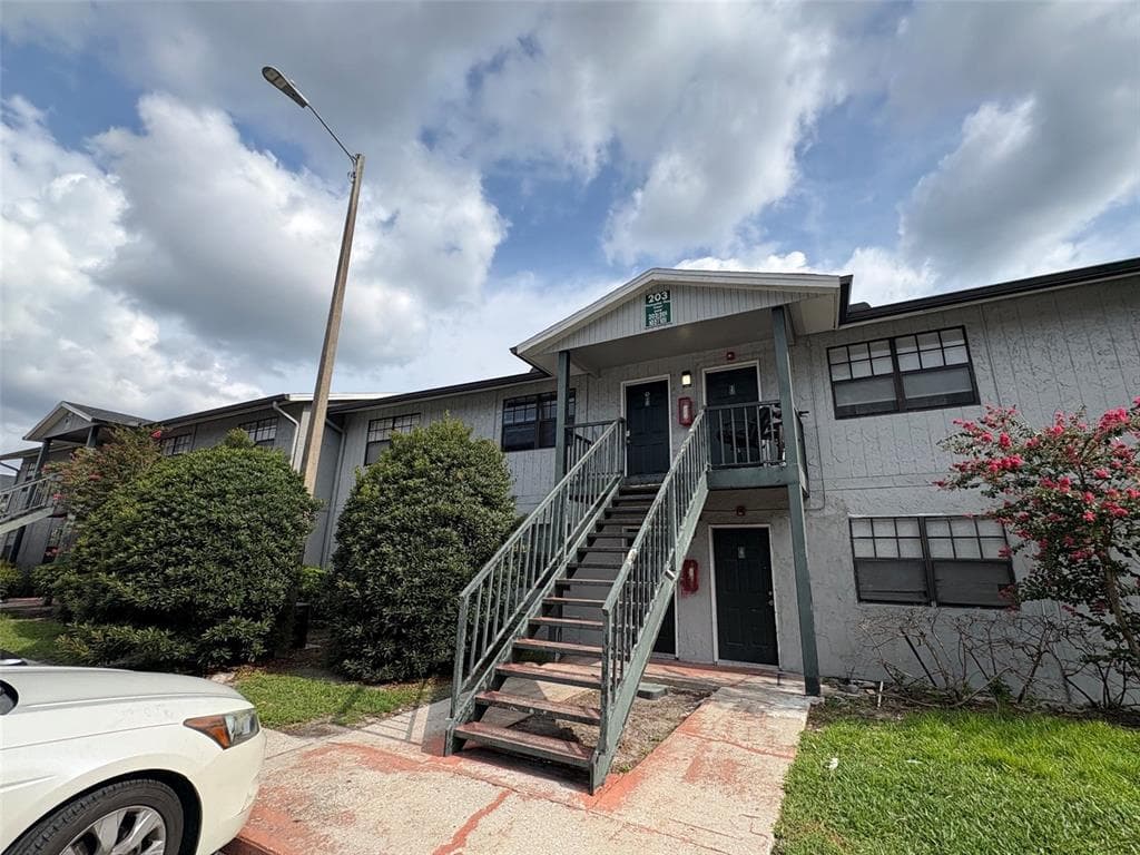 203 POINSETTIA PINE COURT UNIT 102 TAMPA, FL 33612