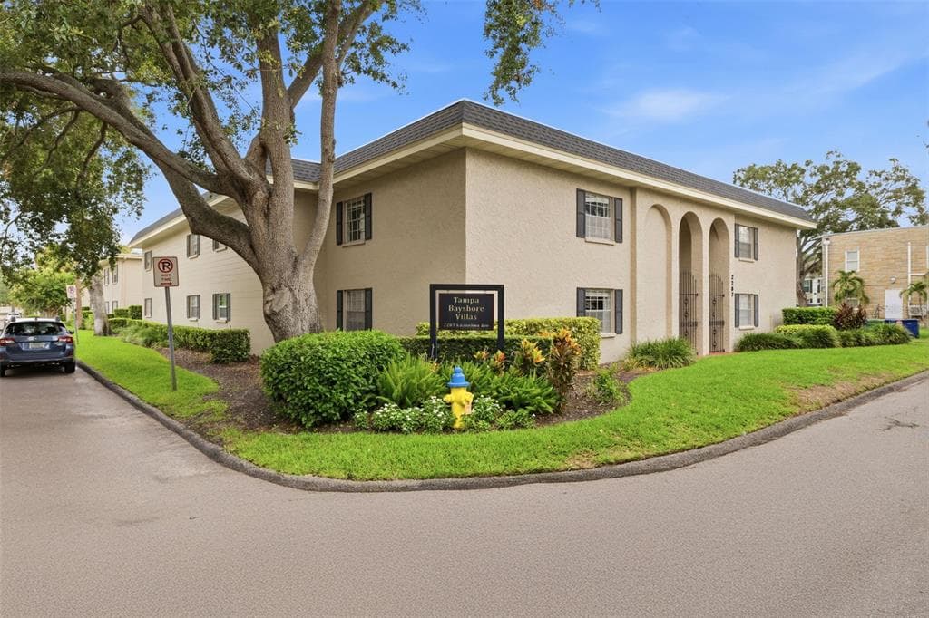 2207 S CAROLINA AVENUE UNIT 9 TAMPA, FL 33629