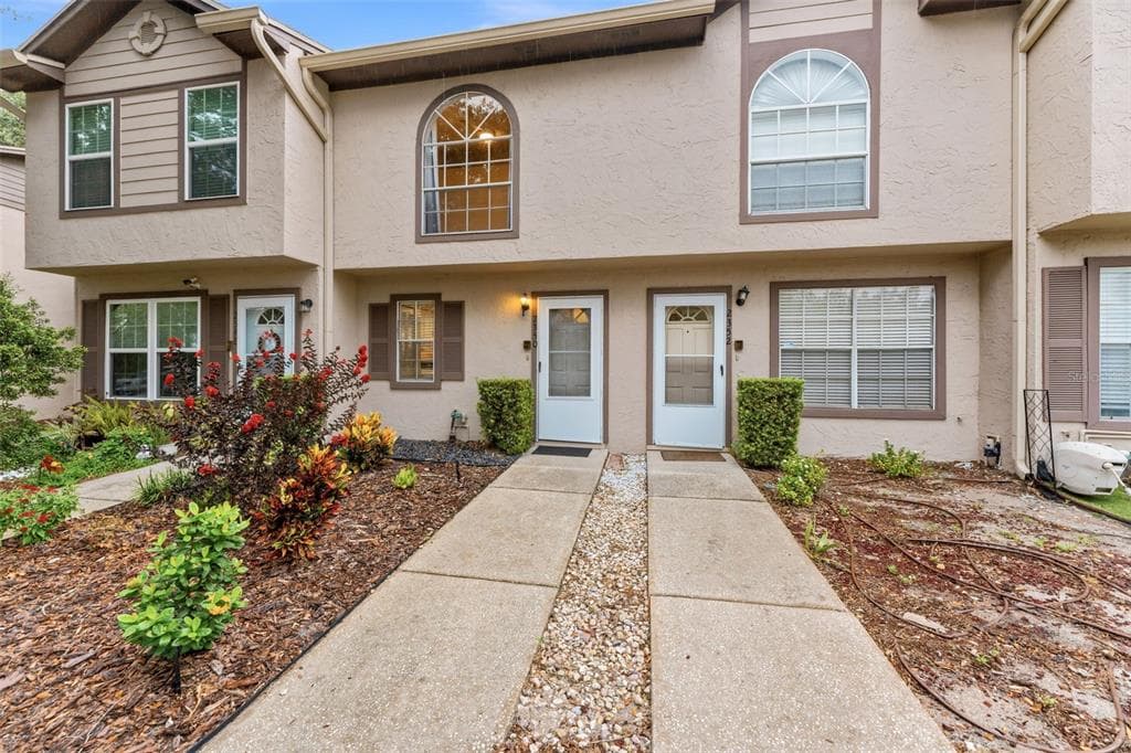 2350 FLETCHERS POINT CIRCLE TAMPA, FL 33613
