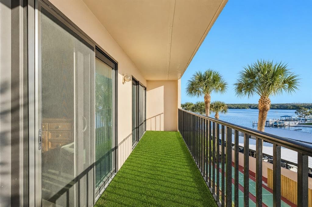 51 ISLAND WAY UNIT 311 CLEARWATER BEACH, FL 33767
