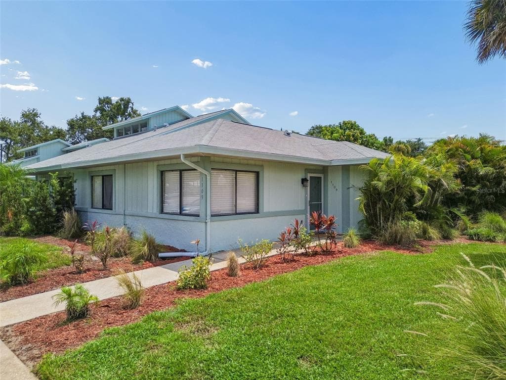 1109 SOMERSET CIRCLE S DUNEDIN, FL 34698
