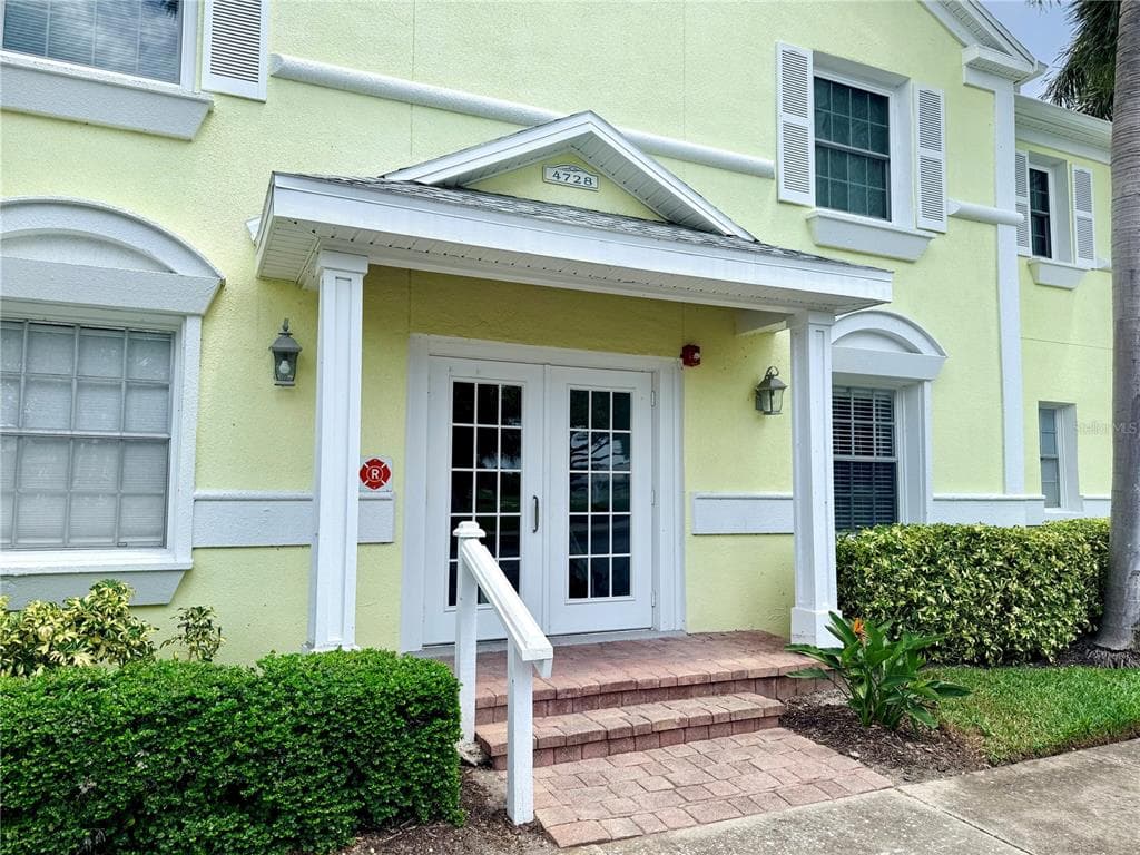 4728 BEACH DRIVE SE UNIT B ST PETERSBURG, FL 33705