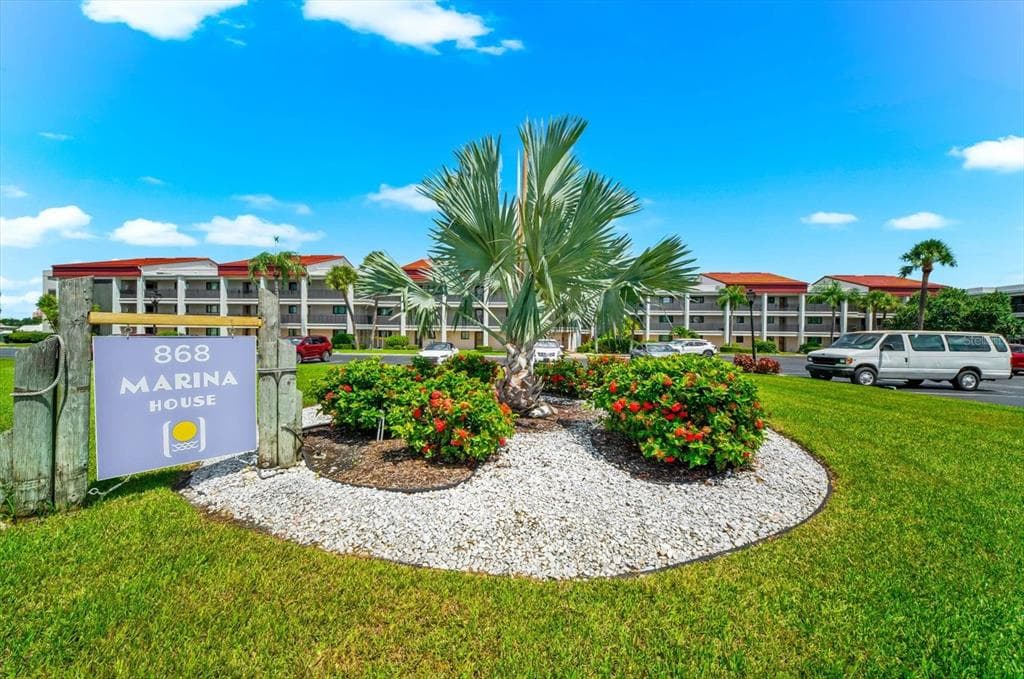 868 BAYWAY BOULEVARD UNIT 307 CLEARWATER BEACH, FL 33767
