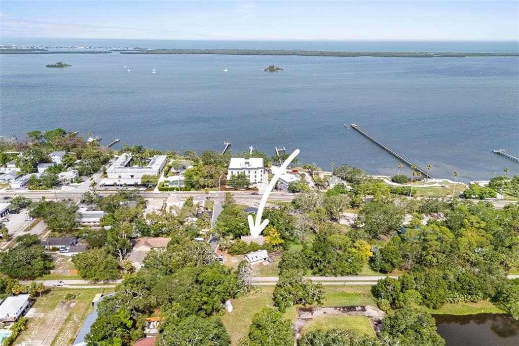 328 PERSHING STREET DUNEDIN, FL 34698