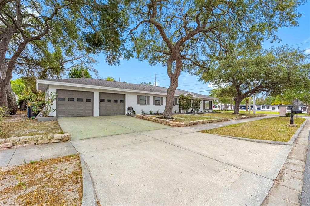 1005 APACHE TRAIL CLEARWATER, FL 33755