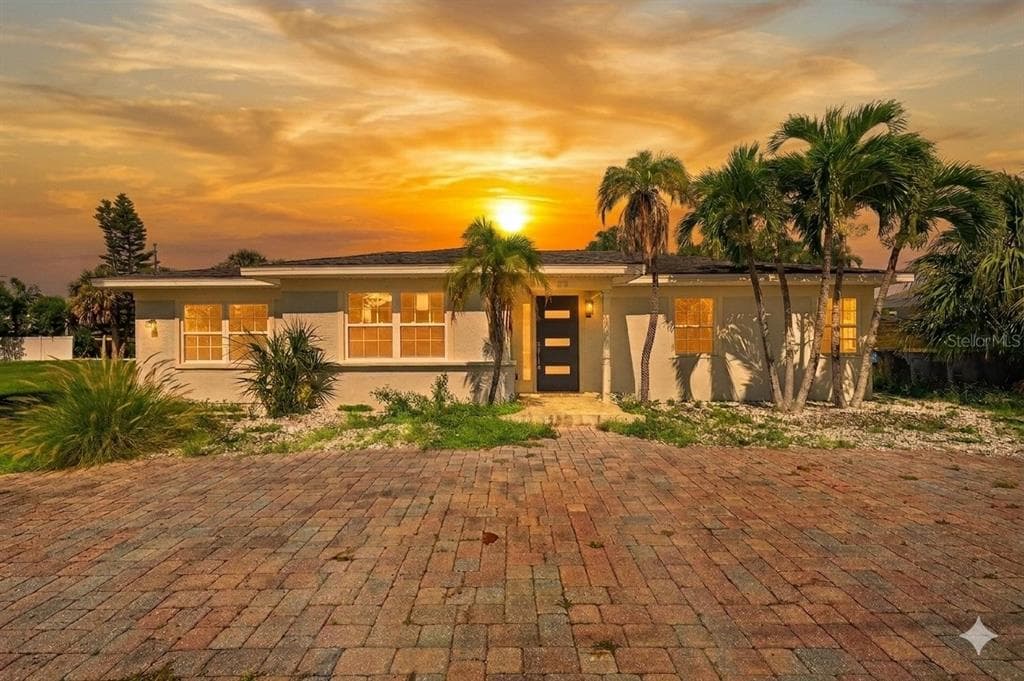 870 NARCISSUS AVENUE CLEARWATER BEACH, FL 33767